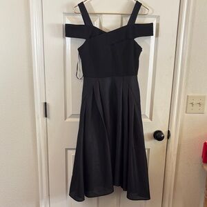 Elliatt Black Cross-Strap Midi Dress